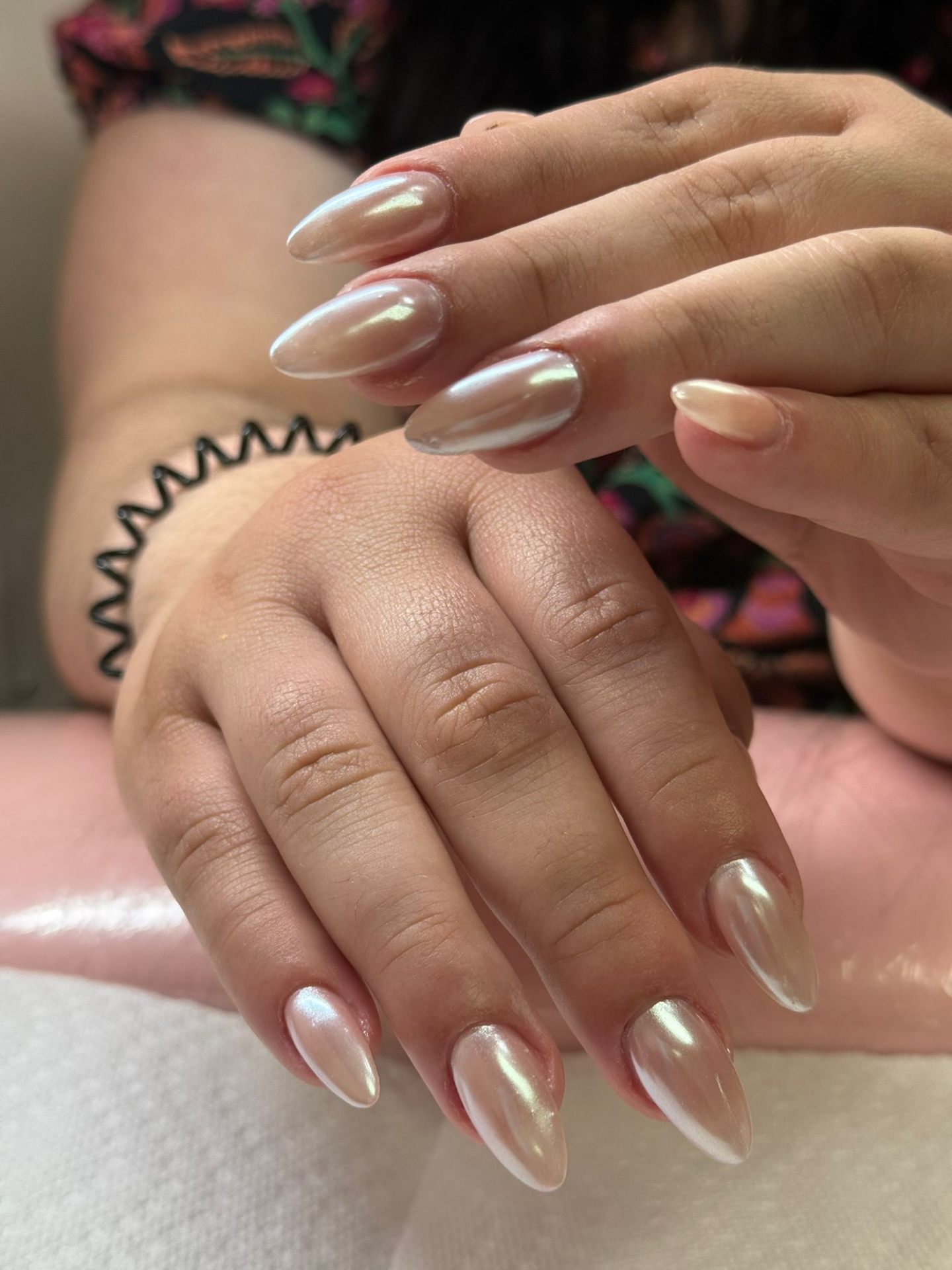 Glossy pearl chrome almond nails